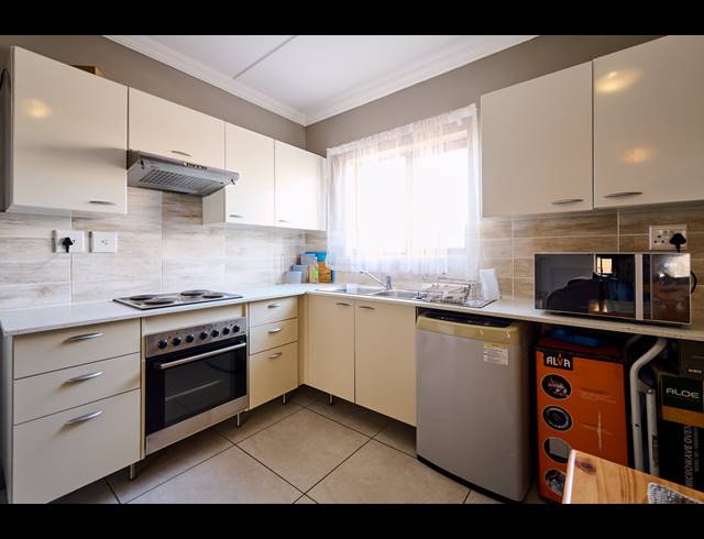 2 BEDROOM TOWNHOUSE FOR SALE IN BLUE HILLS